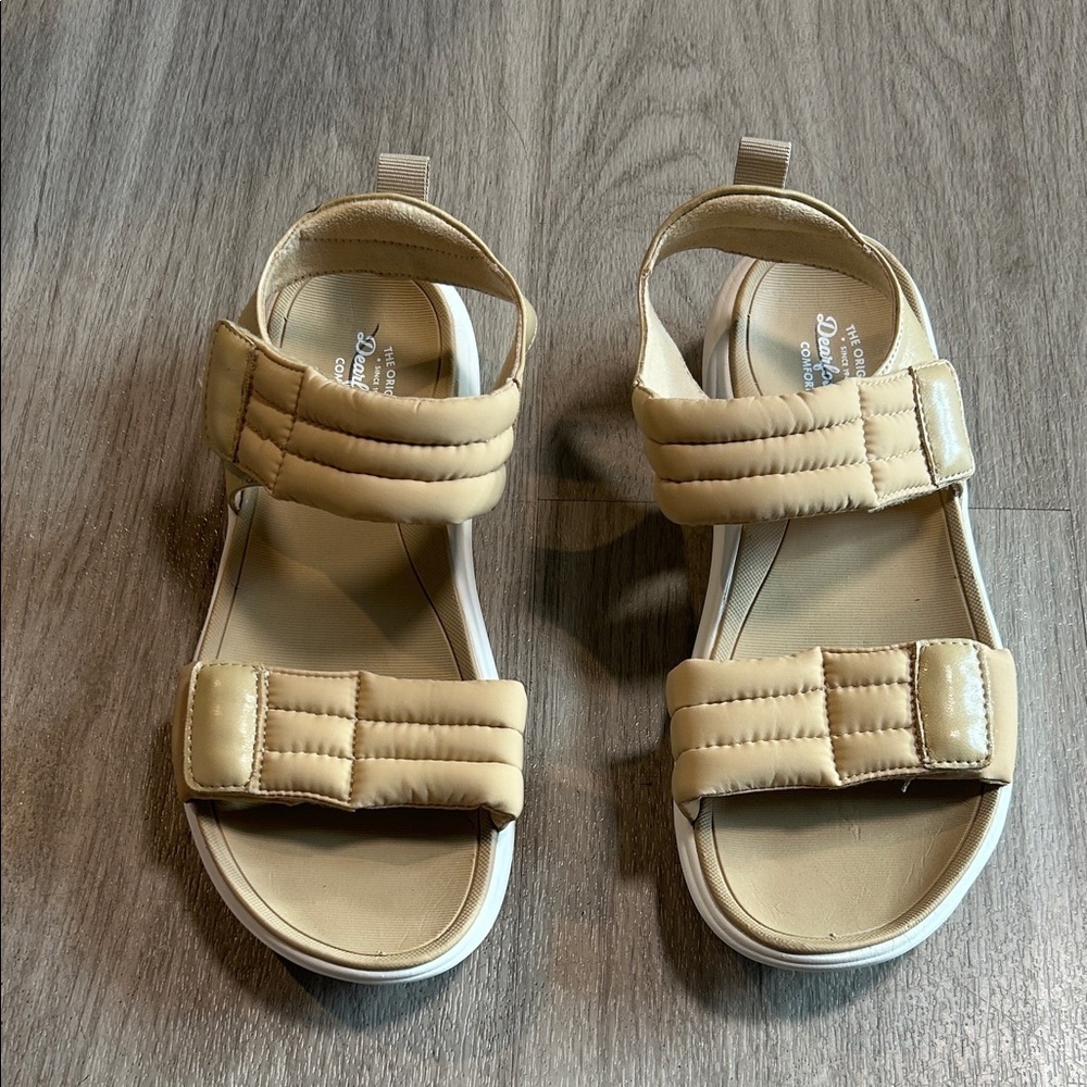Dearfoams Beige Quilted Sandals